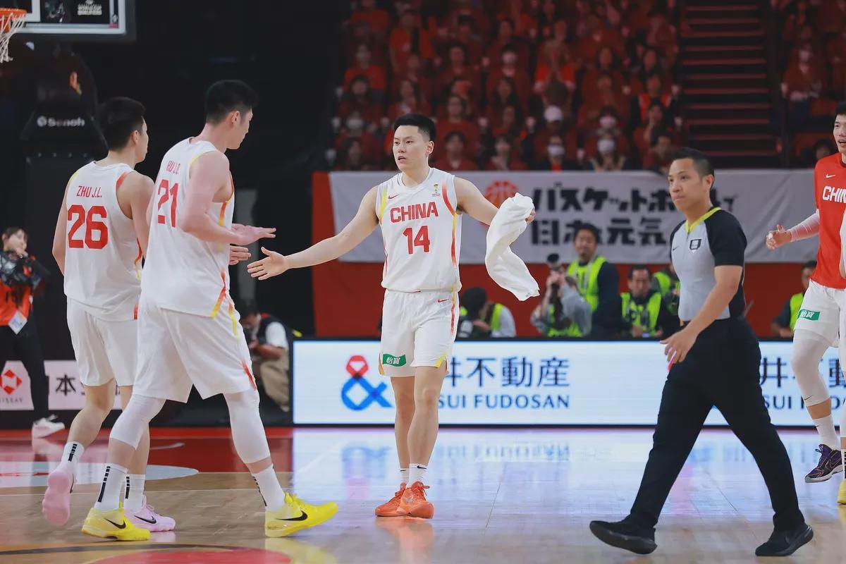 182体育官网-11分绝境逆转！李弘权+21正负值暗藏玄机，中国男篮赢在哪？